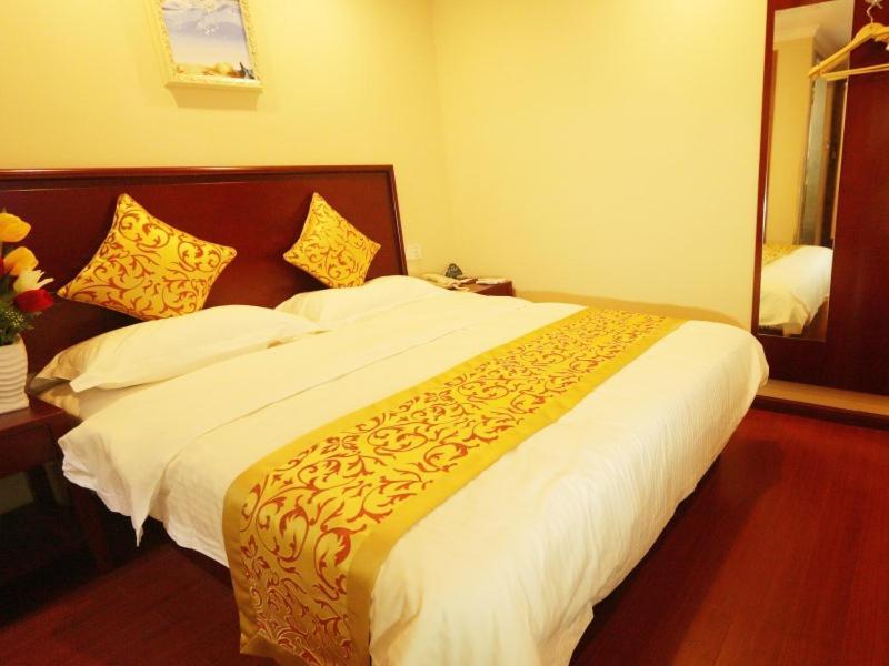 Greentree Inn Zhejiang Jiaxing West Zhongshan Road Vintage Car Building Express Hotel Exteriör bild