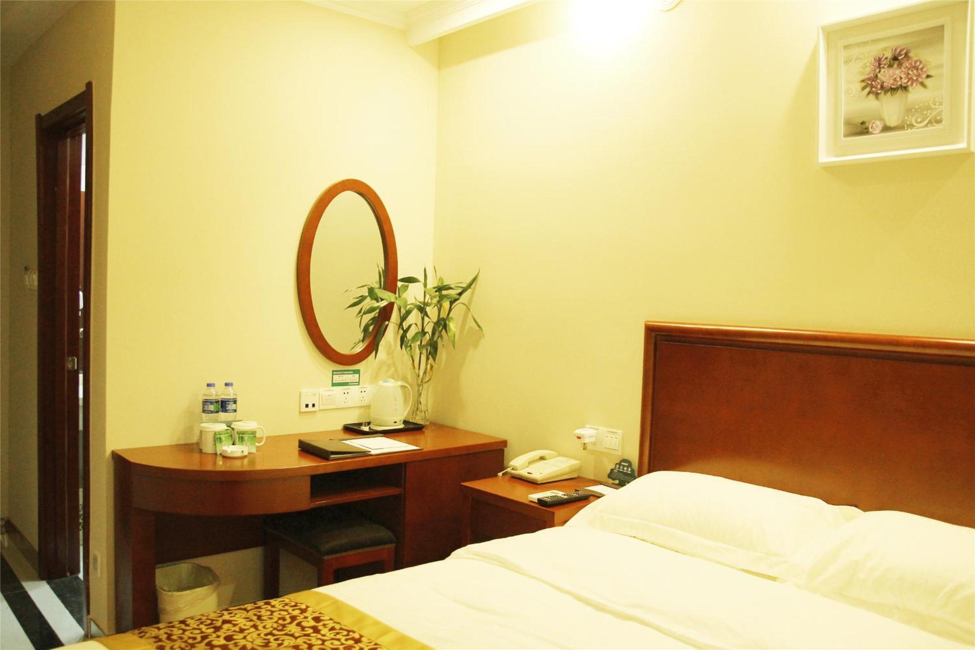 Greentree Inn Zhejiang Jiaxing West Zhongshan Road Vintage Car Building Express Hotel Exteriör bild